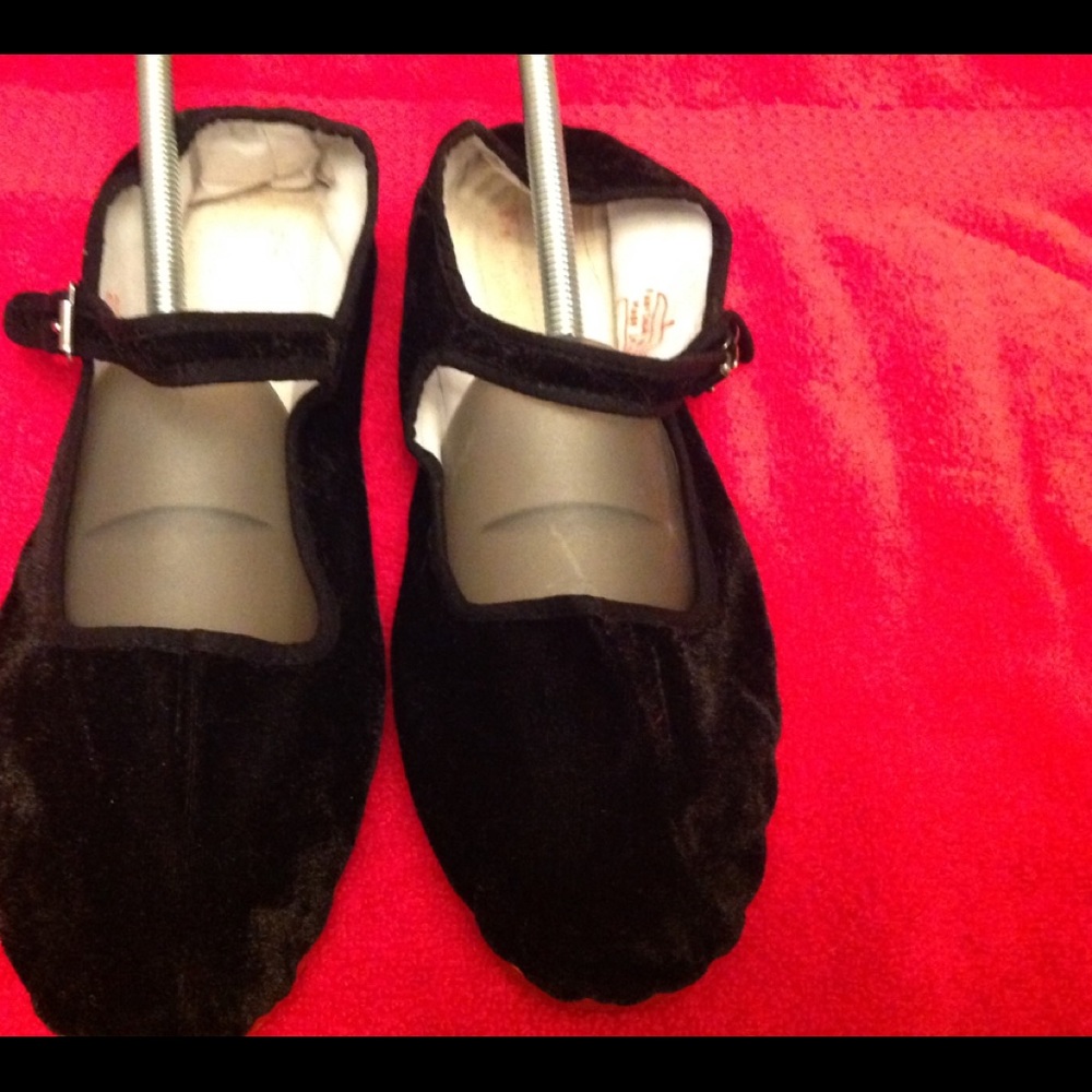 🌚HoaYu Velvet Mary Janes, from Urban Outfitters.
